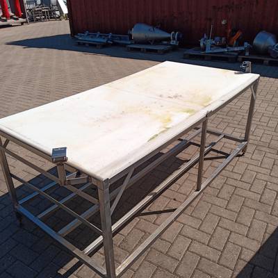 Cutting table