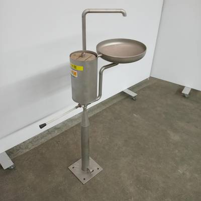 Wash basin with sterilizer